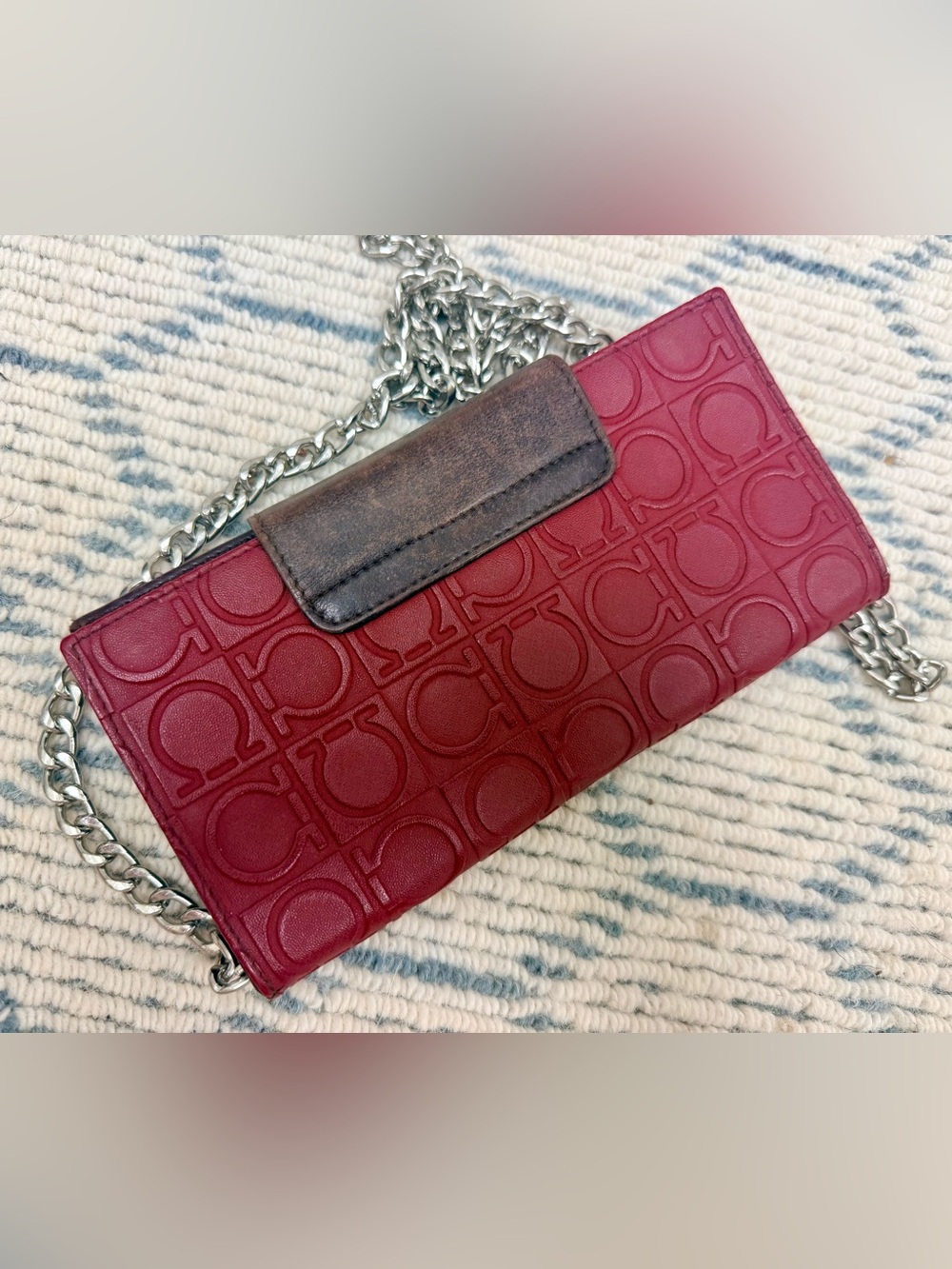 FERRAGAMO Vintage Y2K Red Monogram Embossed Leather 2-Tone Wallet W/ Chain - Picture 8 of 16